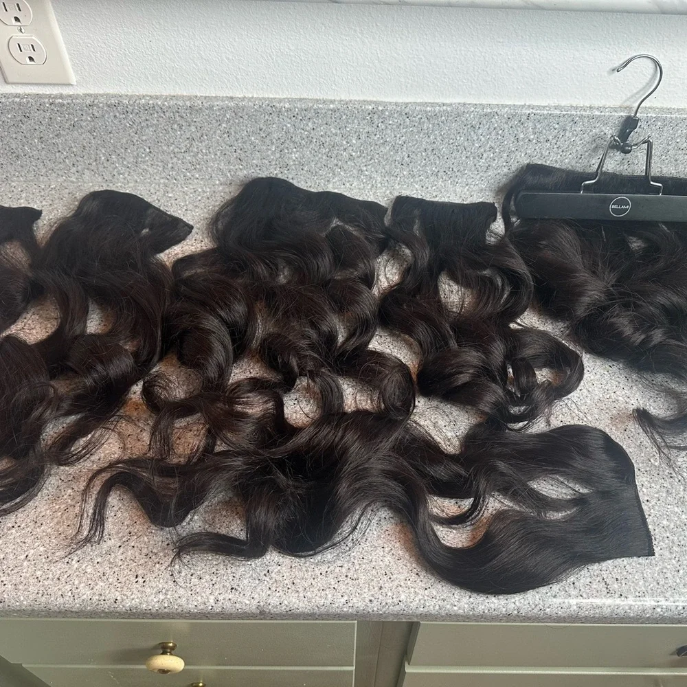BELLAMI Dark Hair Clip In Extensions, 6 Pieces, 22inch - Picture 3 of 5